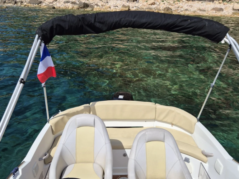 Louer Bateau à moteur avec ou sans skipper Bénéteau à Six-Fours-les-Plages