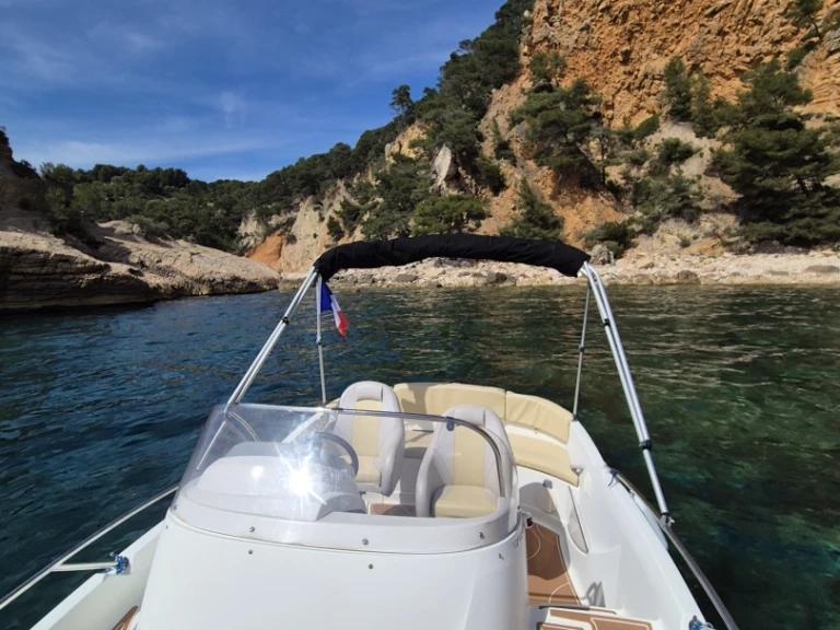 Bateau à moteur à louer à Six-Fours-les-Plages au meilleur prix