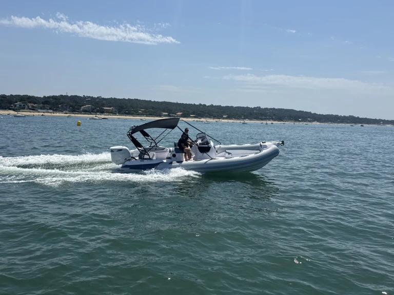 Location Semi-rigide Ranieri avec permis