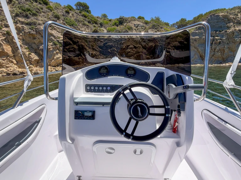 Location Bateau à moteur Bluline avec permis