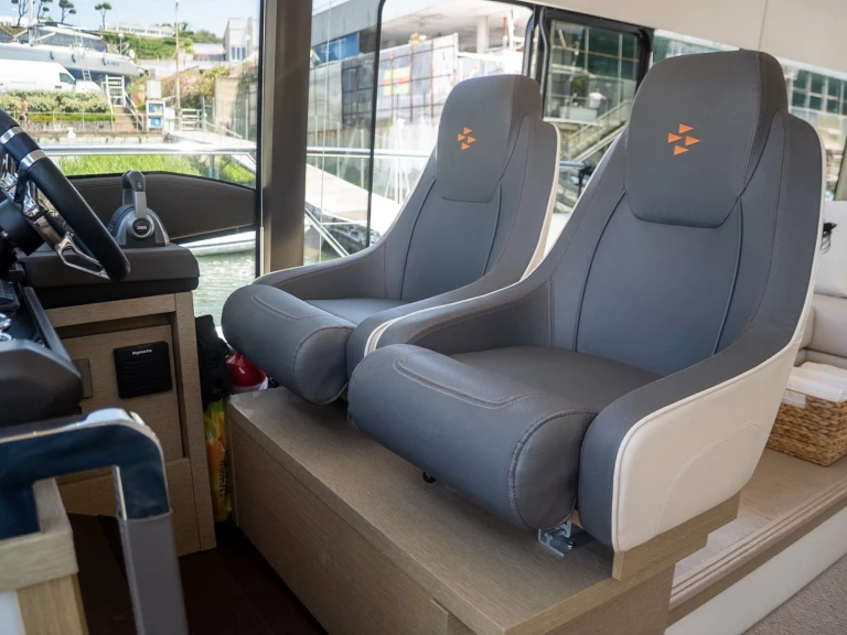 Location Bateau à moteur Prestige avec permis