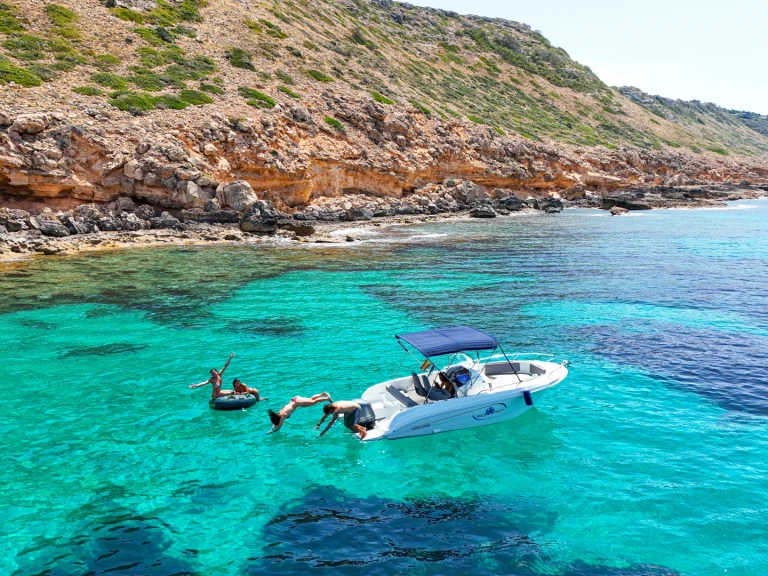 Louer Bateau à moteur avec ou sans skipper Pacific Craft à Club Náutico can Pastilla