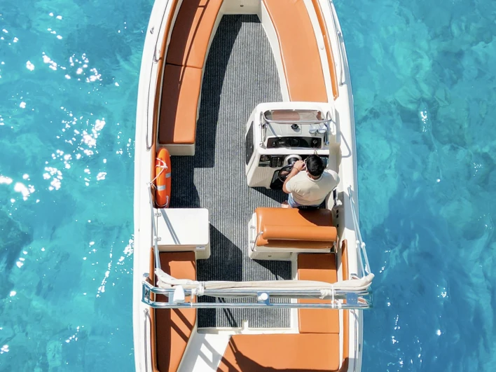 Bateau à moteur à louer à Laganás au meilleur prix
