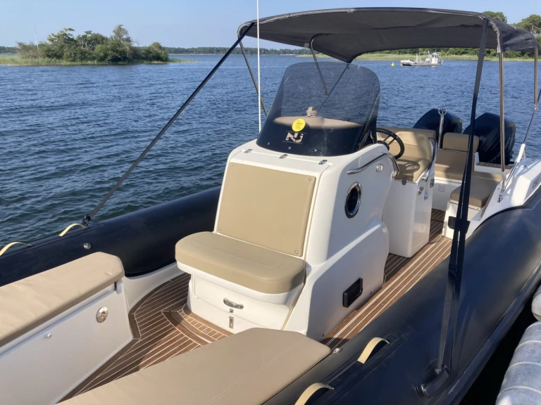 Louer Semi-rigide avec ou sans skipper Nuova Jolly à Sanguinet