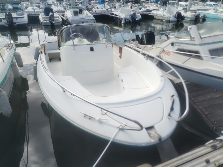 Location Bateau à moteur Jeanneau avec permis