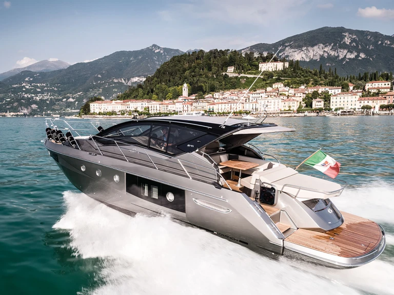 Bateau à moteur à louer à Port de Nice au meilleur prix