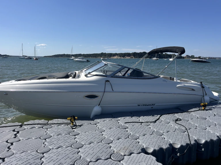 Louez un Stingray 250LR à Poole