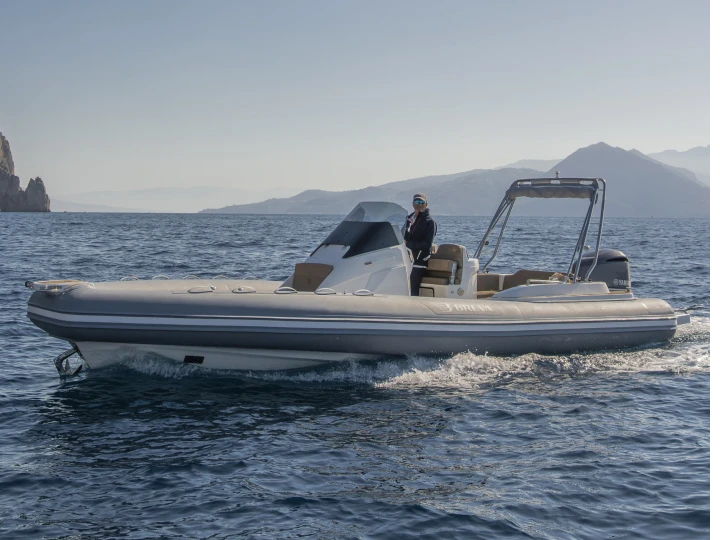 Location Bateau à moteur BREVA avec permis