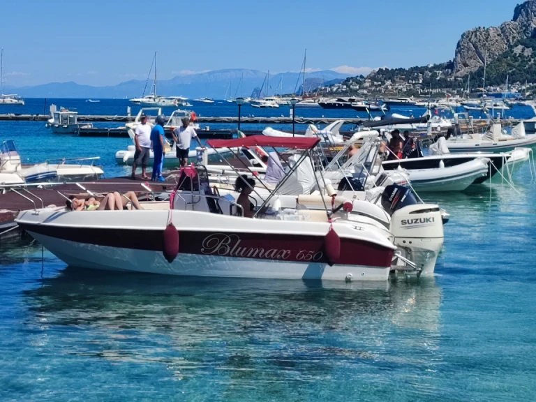 Louer Bateau à moteur avec ou sans skipper Blumax à Palerme