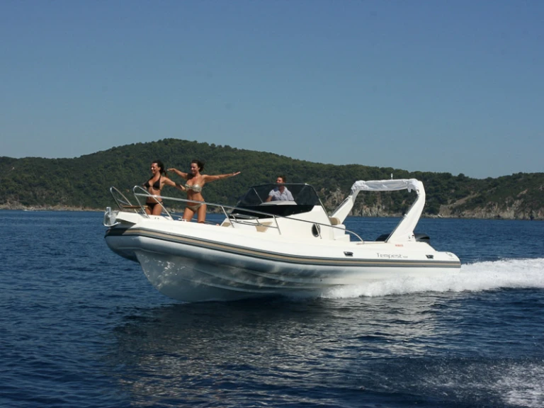 Louez un Capelli Tempest 1000 WA à Calvi