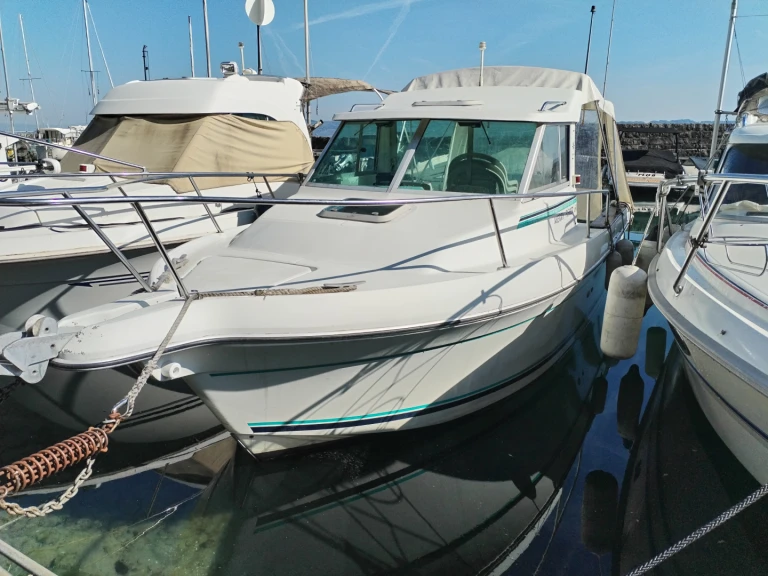 Location Bateau à moteur Jeanneau avec permis