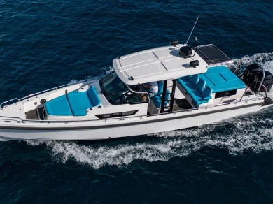 Bareboat Rental Motorboat Axopar with a boat licence
