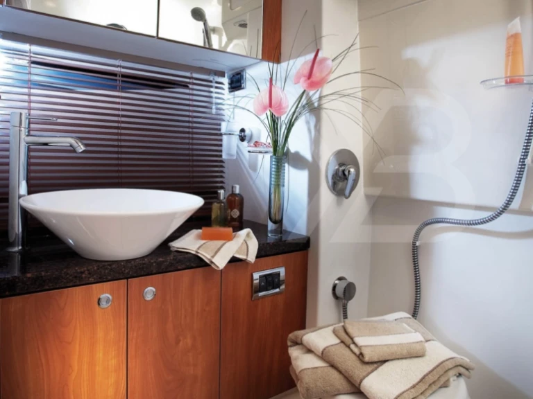 Location bateau Cannes pas cher Superhawk 43