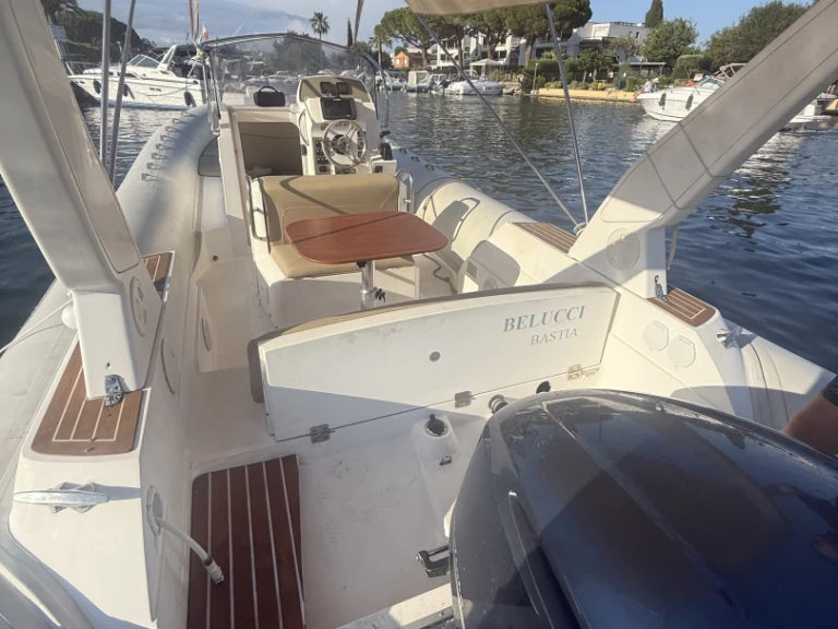 Louer Semi-rigide avec ou sans skipper Capelli à Mandelieu-la-Napoule