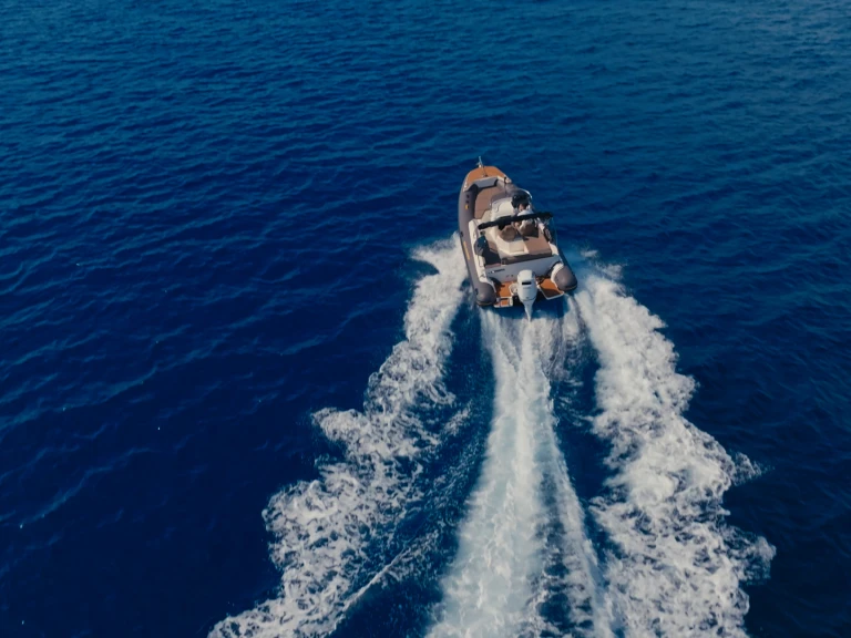 Louer Semi-rigide avec ou sans skipper Barracuda à Hvar