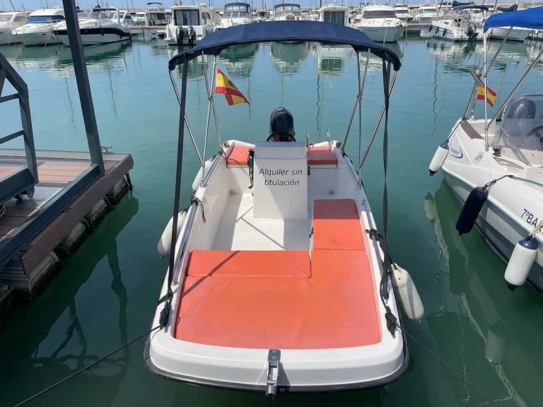 Bateau à moteur à louer à Club Nàutic Cambrils au meilleur prix