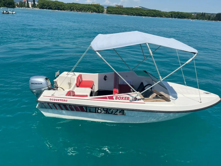 Louez un BATEAU SANS PERMIS à Annecy