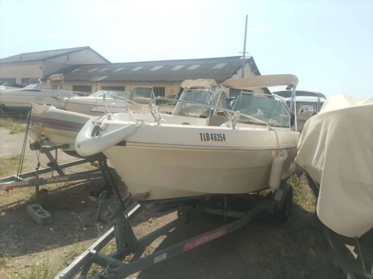 Louer Bateau à moteur avec ou sans skipper Quicksilver à L'Estaque