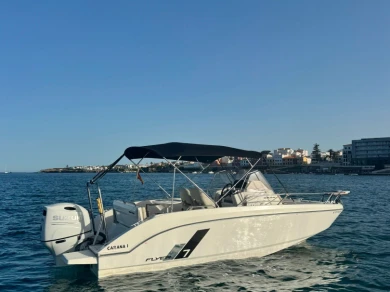 Bareboat Rental Motorboat Bénéteau with a boat licence