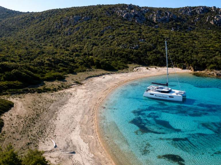 Location bateau Fountaine Pajot Astrea 42 à Propriano sur Samboat