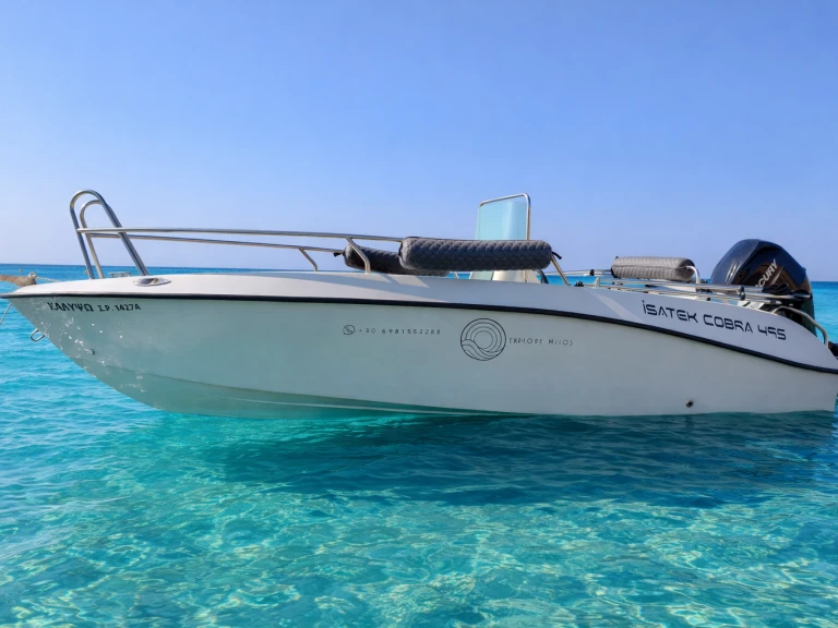 Louer Bateau à moteur avec ou sans skipper Isatek Cobra à Mílos