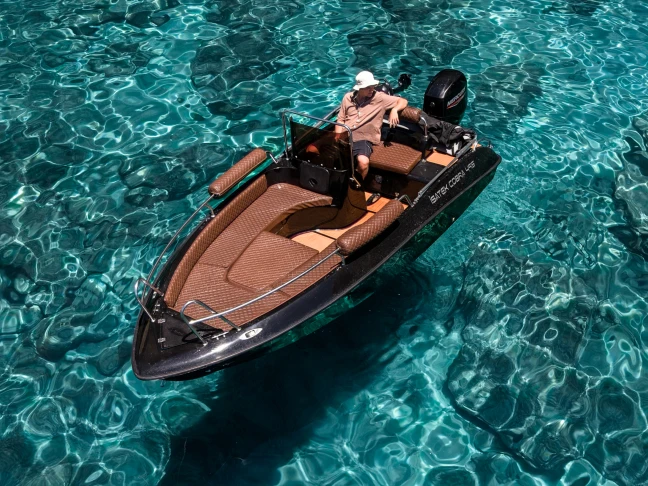 Location Bateau à moteur à Mílos - Isatek Cobra 495