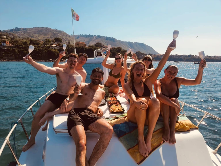 Louez un aztec Crestline à Cefalù