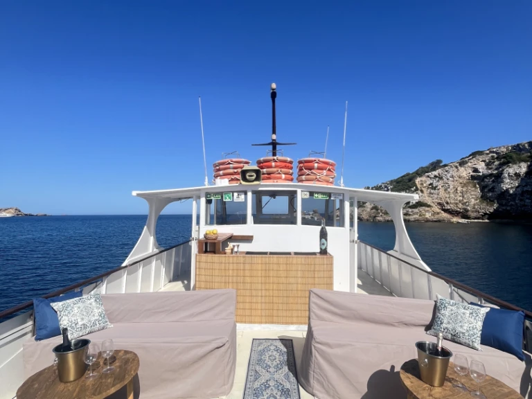 Location Bateau à moteur Artesanal avec permis
