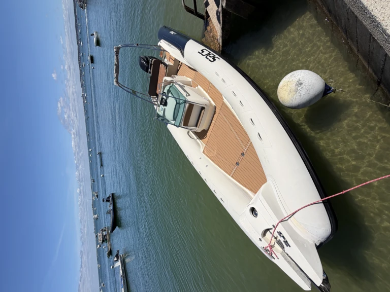 Louer Semi-rigide avec ou sans skipper Sacs à Lège-Cap-Ferret