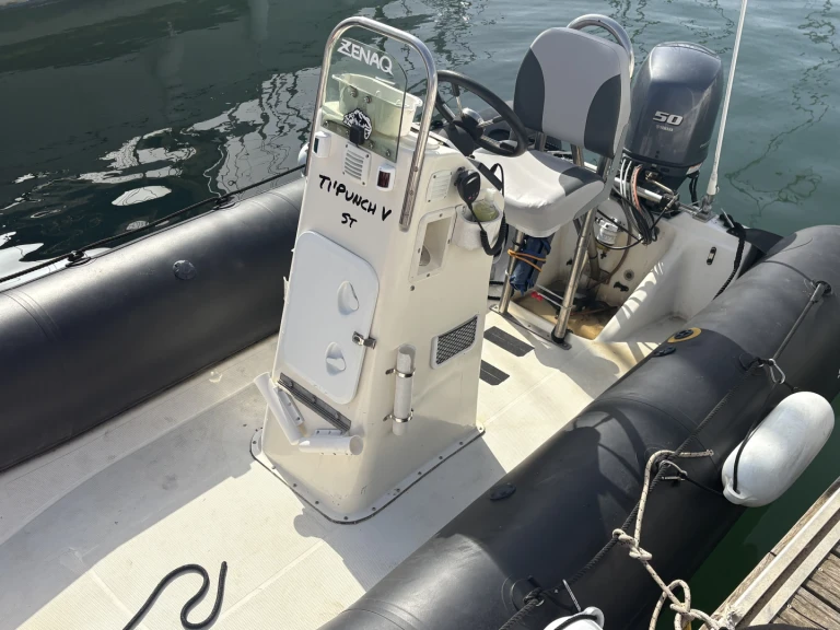 Louer Semi-rigide avec ou sans skipper Zodiac à Le Cap d'Agde