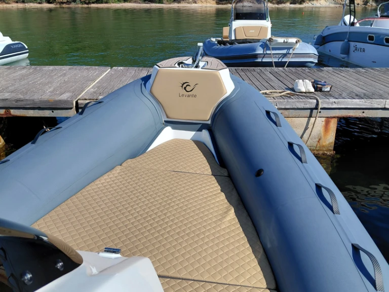 Louer Semi-rigide avec ou sans skipper Levante à Olbia