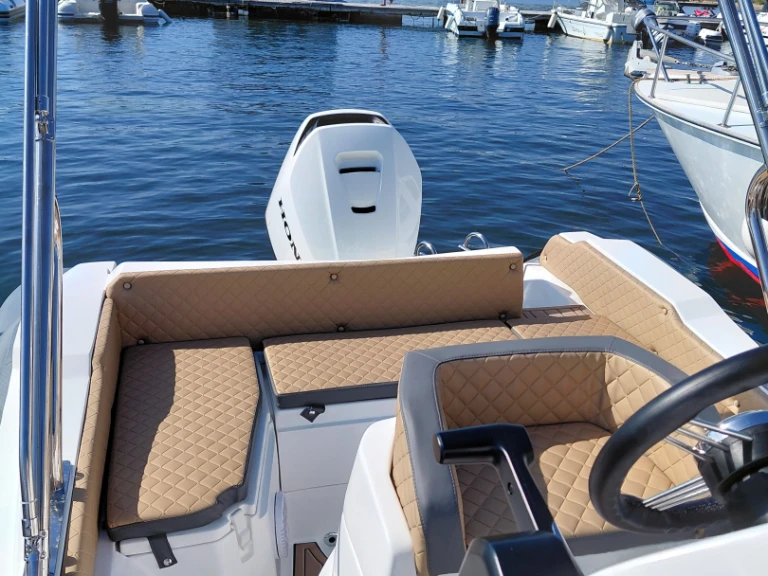Location Semi-rigide Levante avec permis