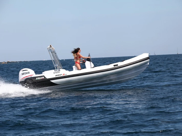 Bateau à moteur à louer à Sainte-Maxime au meilleur prix