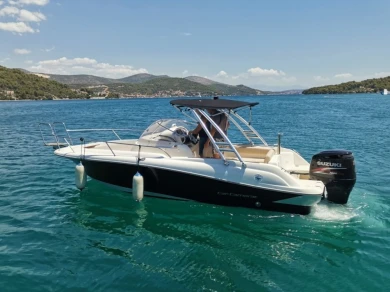 Location Bateau à moteur à Les Issambres - Jeanneau Jeanneau cap camarat 715