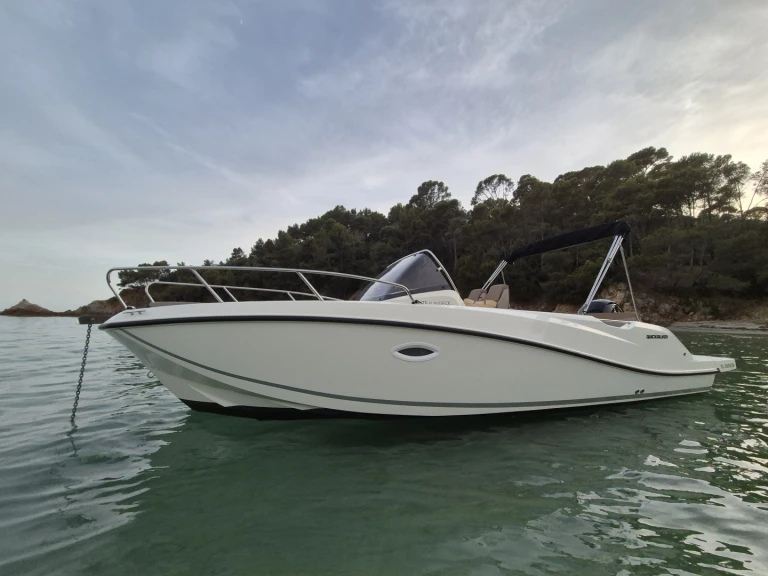 Louer Bateau à moteur avec ou sans skipper Quicksilver à La Londe-les-Maures