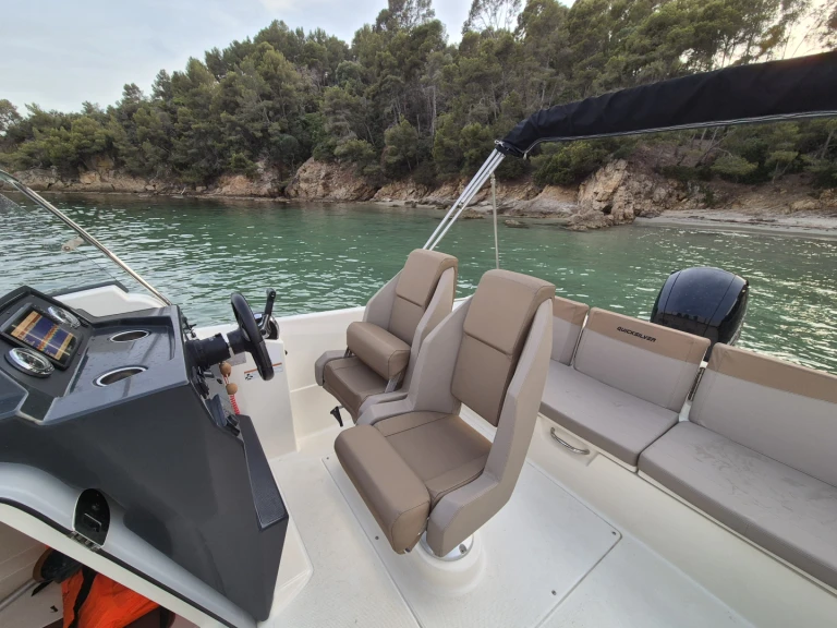 Location Bateau à moteur Quicksilver avec permis