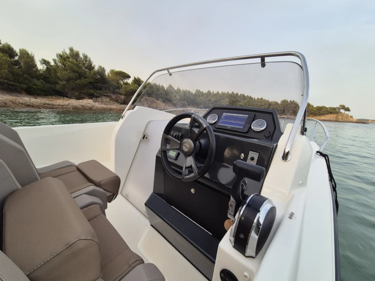 Bateau à moteur à louer à La Londe-les-Maures au meilleur prix
