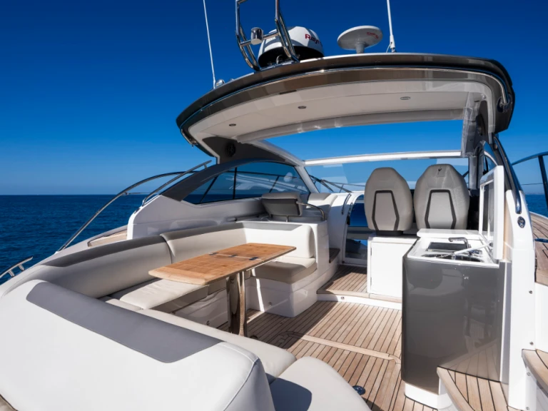 Bateau à moteur à louer à Il-Gżira au meilleur prix