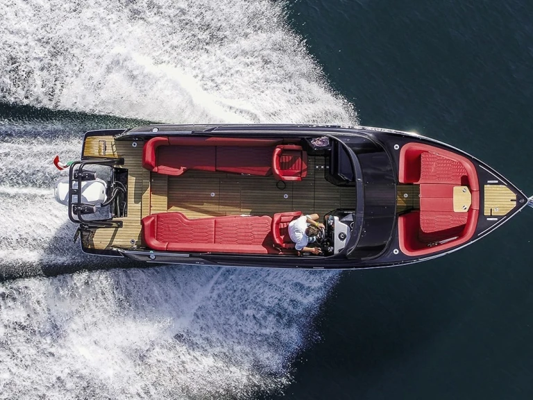 Louer Bateau à moteur avec ou sans skipper Cranchi à Marina di Portisco