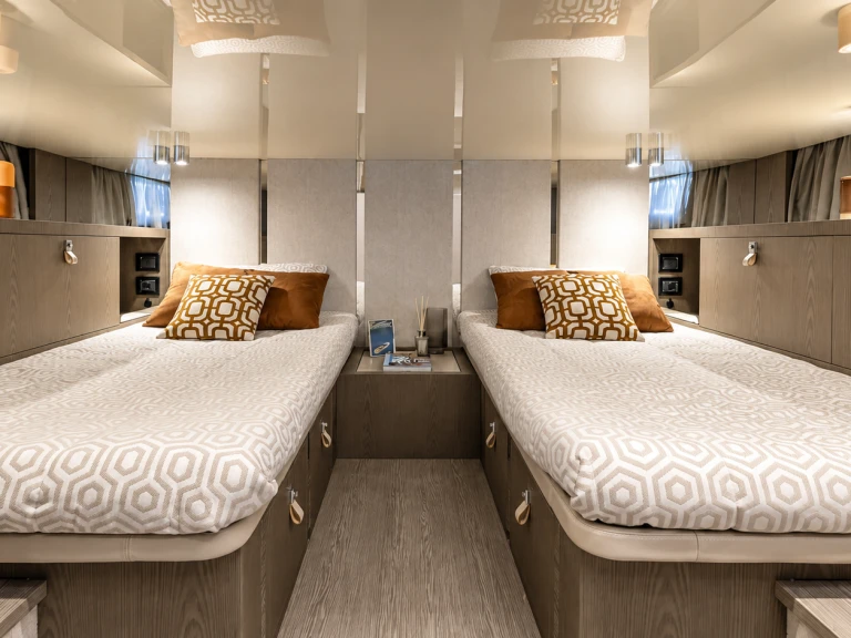 Location Yacht Invictus  avec permis