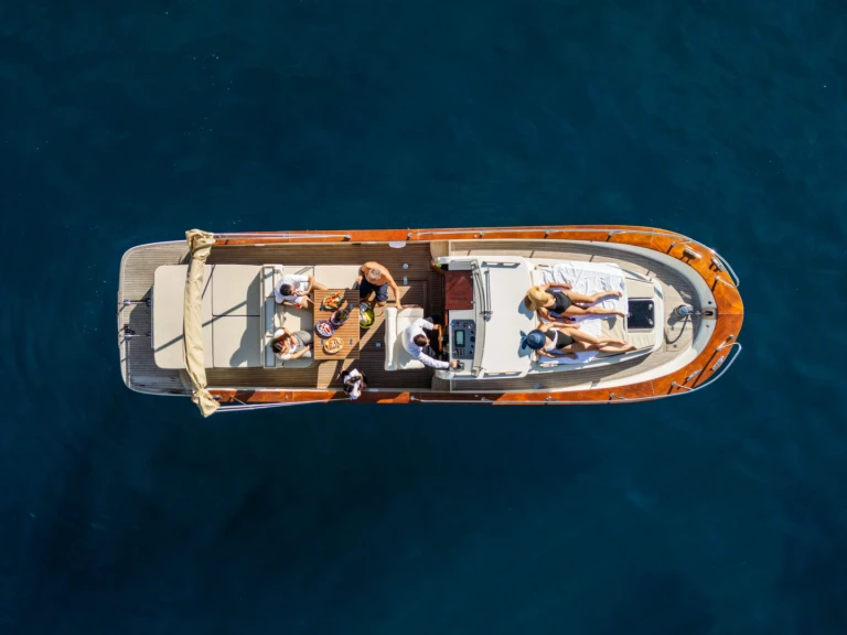 Louez un Fratelli di Micco Gozzo Campano Sport Cruiser à Salerne