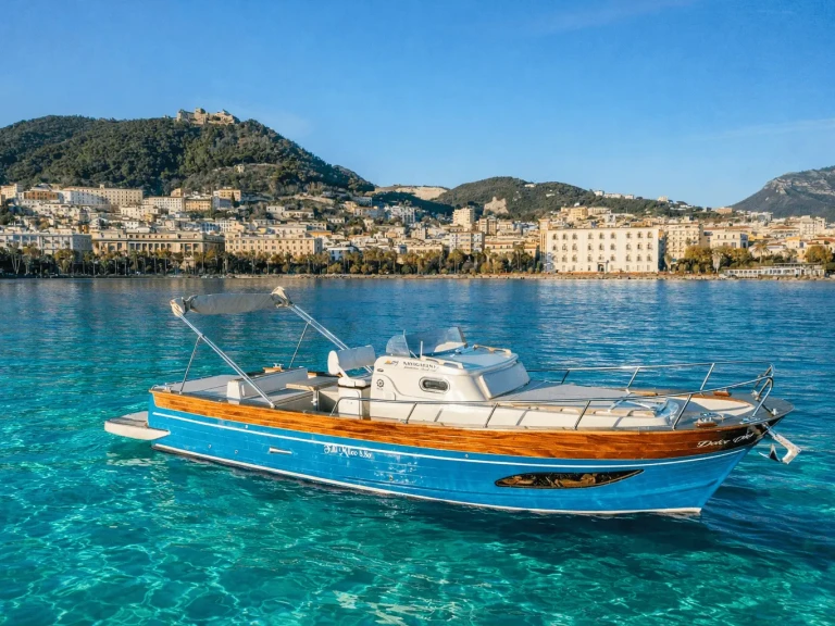 Location bateau Fratelli di Micco Gozzo Campano Sport Cruiser à Salerne sur Samboat