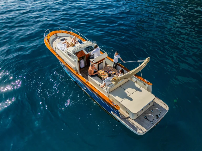 Louer Bateau à moteur avec ou sans skipper Fratelli di Micco à Salerne
