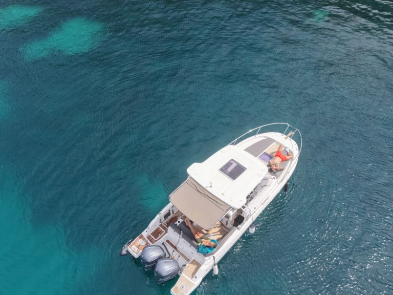 Location Bateau à moteur Jeanneau avec permis