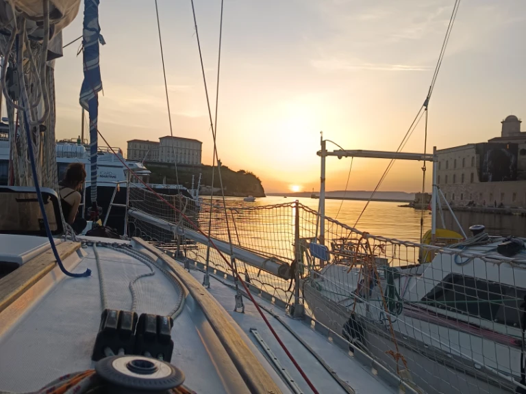 Location à Marseille - Jeanneau Attalia sur SamBoat
