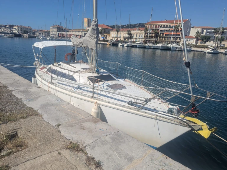 Louez un Jeanneau Attalia à Marseille