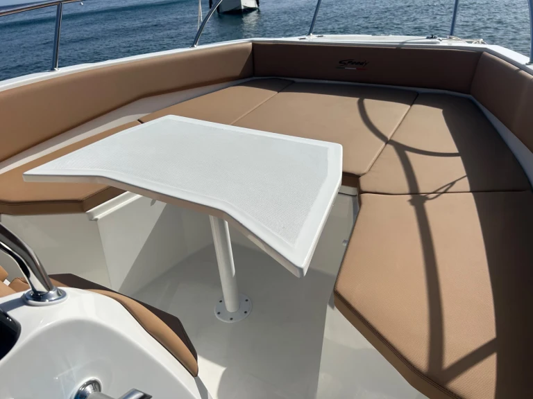 Location bateau Motor yacht Caymam 585 à Marina Greenwich sur Samboat