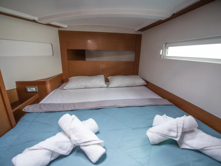 Location bateau Nidri pas cher Sun Odyssey 410