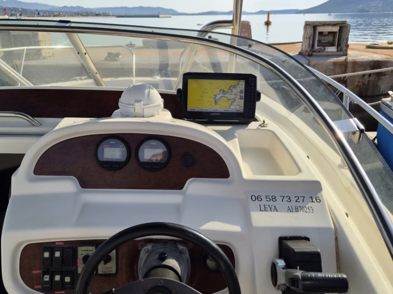 Location Bateau à moteur Jeanneau avec permis