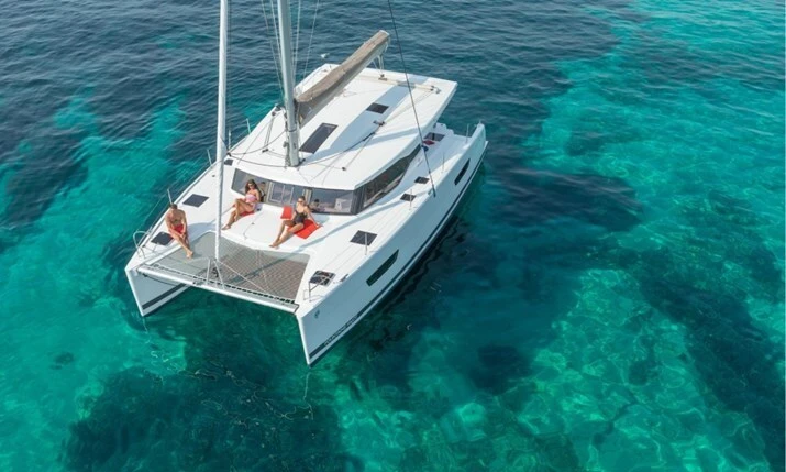Location à Villefranche-sur-Mer - Fountaine Pajot Lucia 40 sur SamBoat